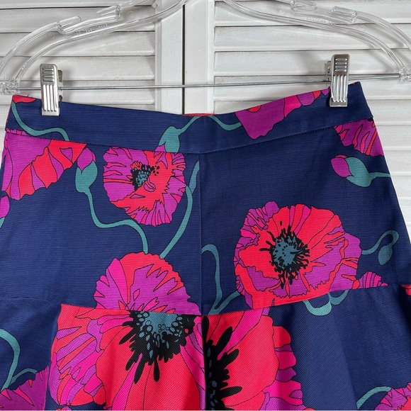 Trina Turk Floral Poppy Shorts Navy Pink – Size 4 Approx – Summer Style - Picture 2 of 10